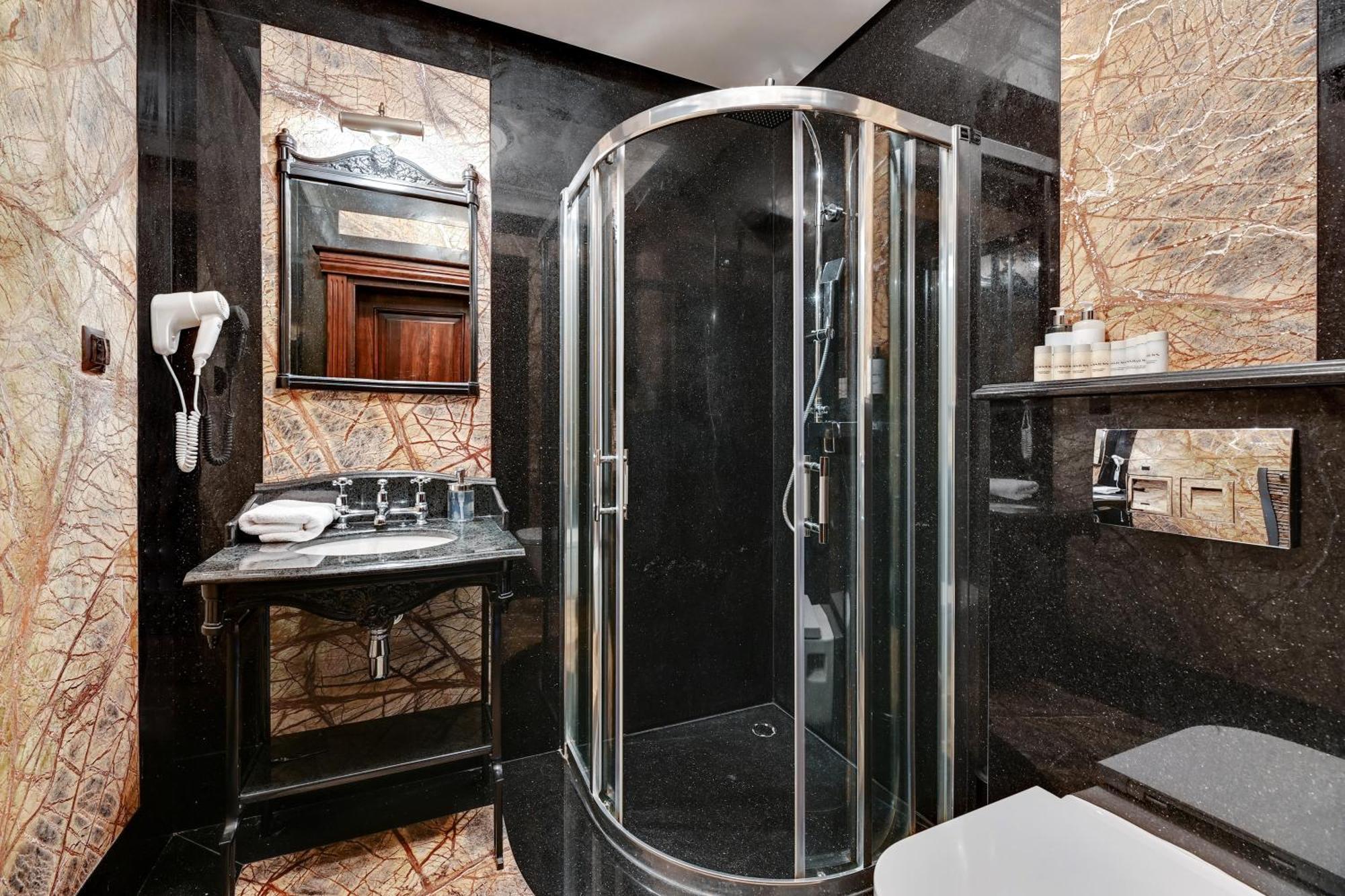 Waterlane Riverside Spa, Pool & Gym By Downtown Apartments Gdansk Room photo